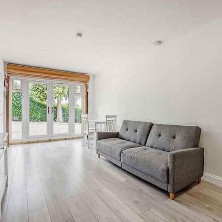 Beautiful 4-5 Bedroom Village House With Rural Views Salford  Exterior foto