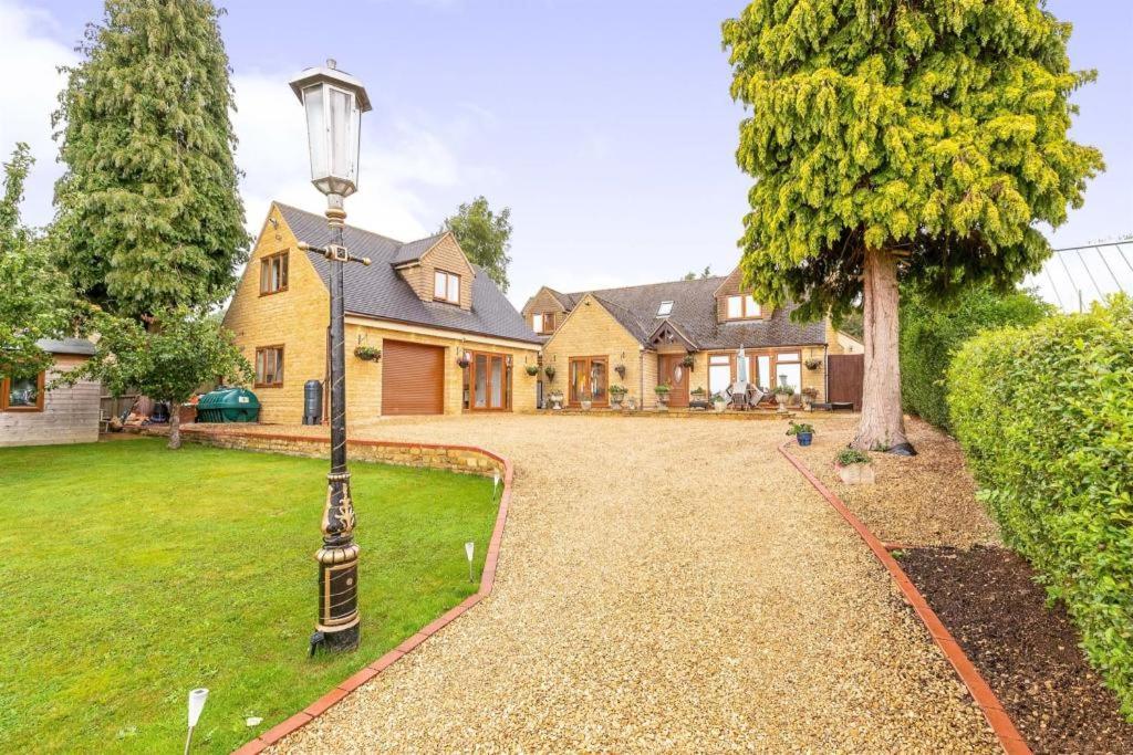 Beautiful 4-5 Bedroom Village House With Rural Views Salford  Exterior foto