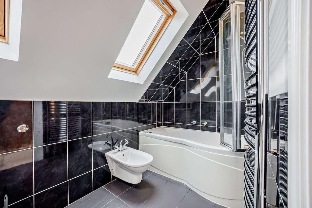 Beautiful 4-5 Bedroom Village House With Rural Views Salford  Exterior foto