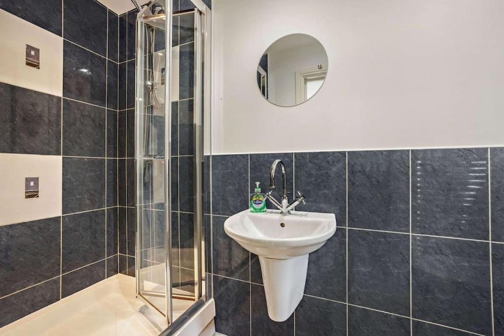 Beautiful 4-5 Bedroom Village House With Rural Views Salford  Exterior foto