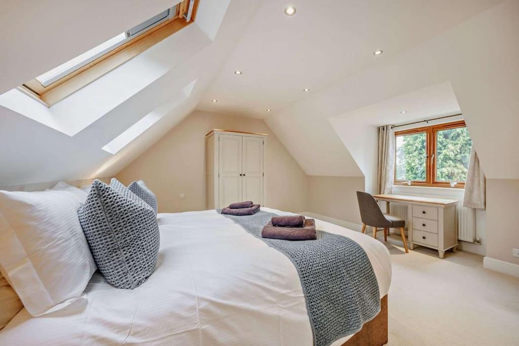Beautiful 4-5 Bedroom Village House With Rural Views Salford  Exterior foto